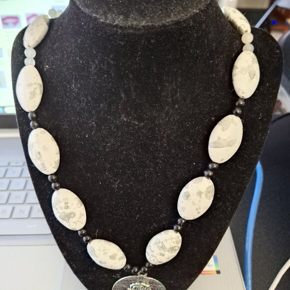 NECKLACE - Picture 1 of 5